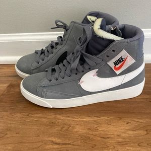 Nike Blazer Mid Rebel Women’s Sneaker in Cool Grey